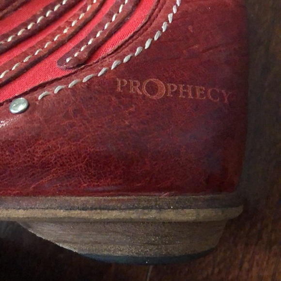 BNWOT red distressed Prophecy ‘Our Secret’ red leather ankle boot - Picture 8 of 13